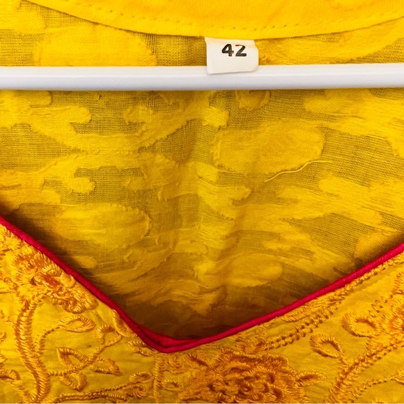 Yellow Pure Cotton embroidered with Sequin and Pearl Work Sleeveless Kurta M/L - Picture 5 of 7